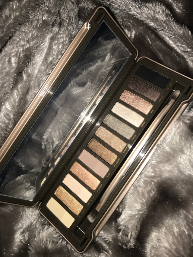 Smoky cat eye makeup using Urban decay naked 2 palette 